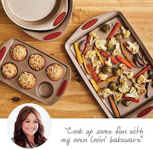 Rachael Ray Cucina Bakeware Set Includes Nonstick Cake Cookie Baking Sheet and Muffin Cupcake Pan, 4 Piece, Latte Brown with Cranberry Red Grips - Image 4